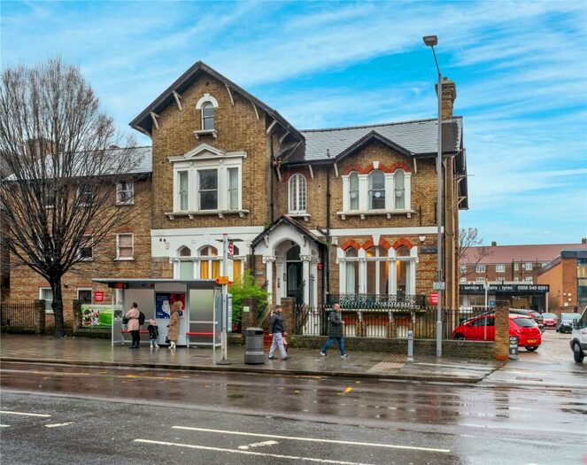 Apartment To Rent In London Road, Kingston Upon Thames, KT2