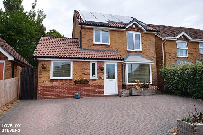 3 Bedroom Detached House For Sale In Snowdrop Copse, Thatcham, RG18