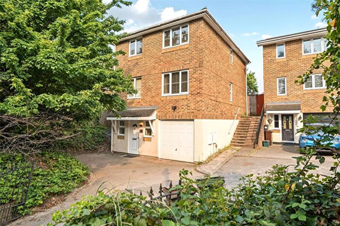 5 Bedroom Detached House For Sale In Beacon Place, Hilliers Lane, Beddington, CR0