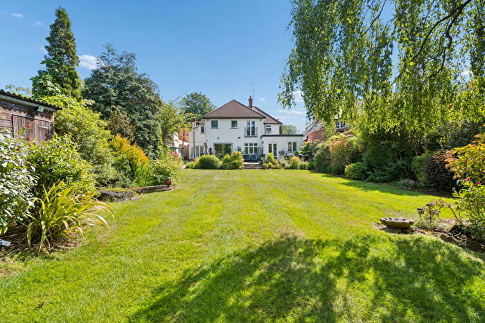 4 Bedroom Detached House For Sale In Oakhill Avenue, Pinner, HA5