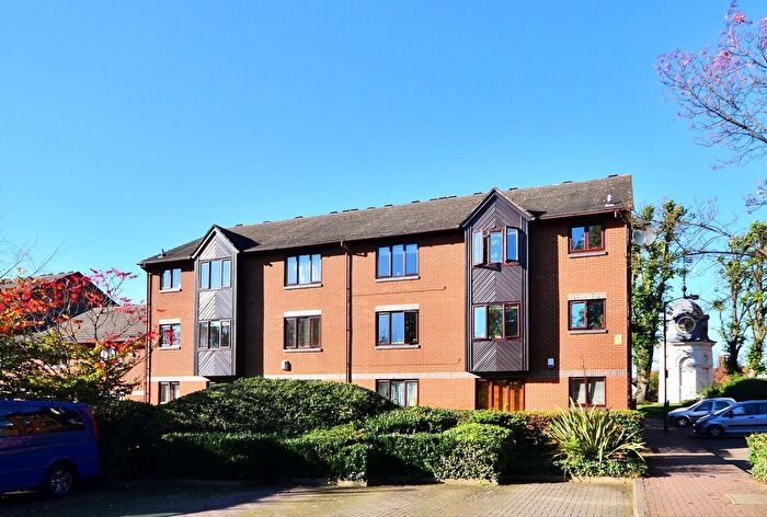 1 Bedroom Flat To Rent In Limetree Walk, Tooting, London, SW17