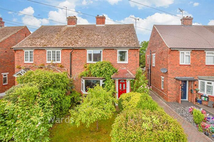 4 Bedroom Semi Detached House For Sale In Oliver Crescent, Farningham, Dartford, Kent, DA4