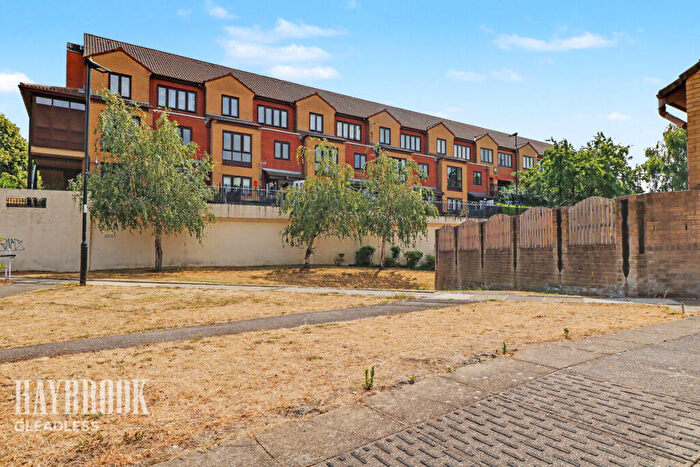 3 Bedroom Flat For Sale In Hyde Park Walk, Sheffield, S2