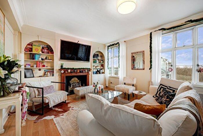 2 Bedroom Flat To Rent In South Audley Street, London, W1K