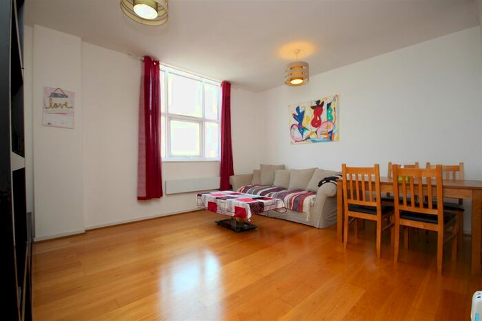 1 Bedroom Flat To Rent In Bromyard House, Bromyard Avenue, Acton, W3