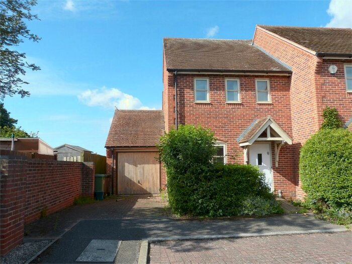 3 Bedroom Semi-Detached House To Rent In Quarrington Place, Watlington, OX49