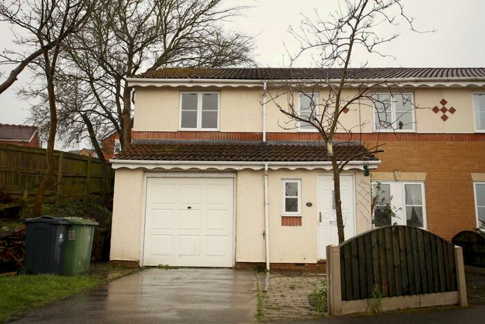 4 Bedroom Semi-Detached House To Rent In Carrock Avenue, Heanor, DE75