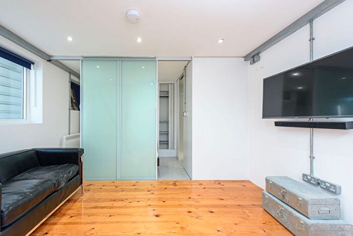 1 Bedroom Flat For Sale In Scout Way, Mill Hill, London, NW7