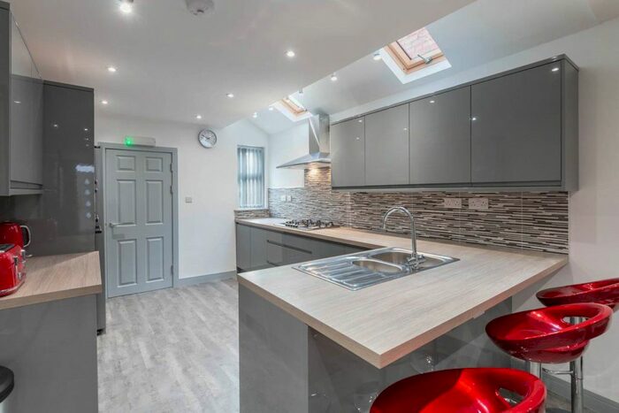 6 Bedroom Property To Rent In Dawlish Road, Selly Oak, Birmingham, B29