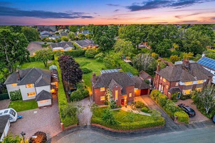 3 Bedroom Detached House For Sale In Sat In Over / Of An Acre Plot - Sandfield Lane, Hartford, CW8