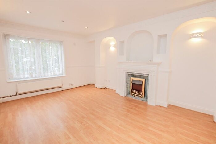 2 Bedroom Flat To Rent In Golderton, Prince Of Wales Close, Hendon, NW4