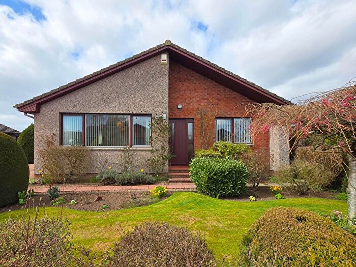 3 Bedroom Bungalow To Rent In Armadale Crescent, Perth, PH2