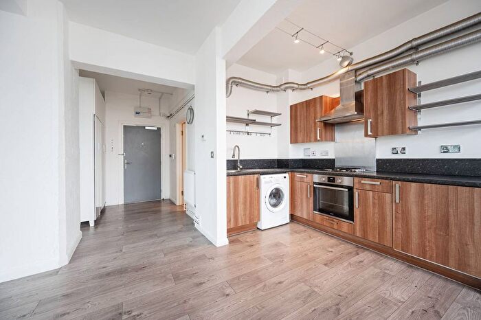 Studio To Rent In Kingsland Road, Hoxton, London, E2