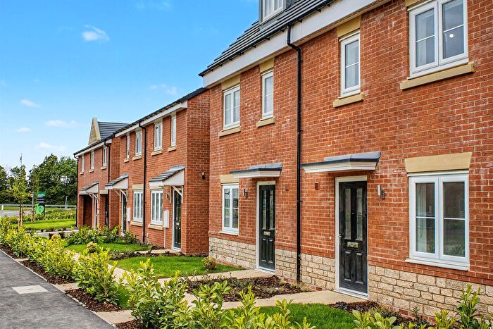 3 Bedroom Semi-Detached House For Sale In Webb Close, MK45