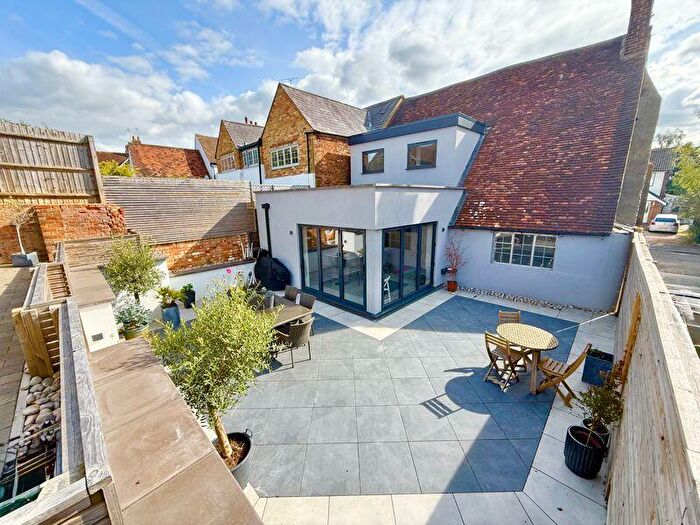 4 Bedroom Cottage For Sale In Watling Street, Little Brickhill, MK17