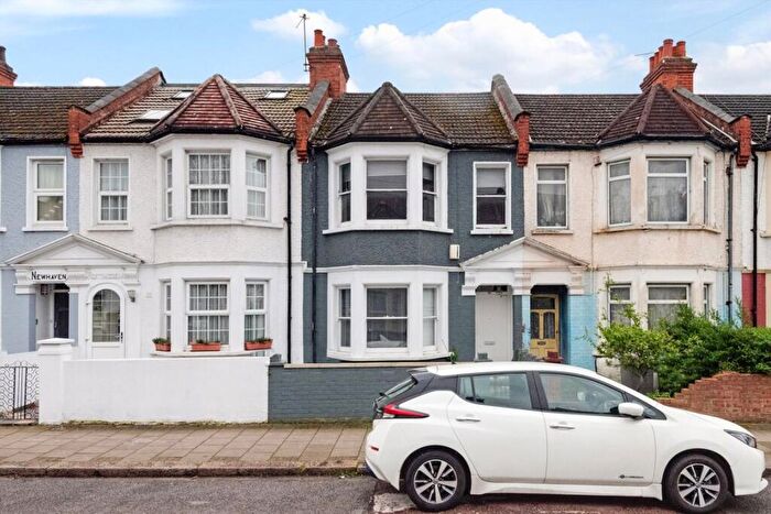 5 Bedroom House To Rent In Ambleside Road, Willesden Green, NW10