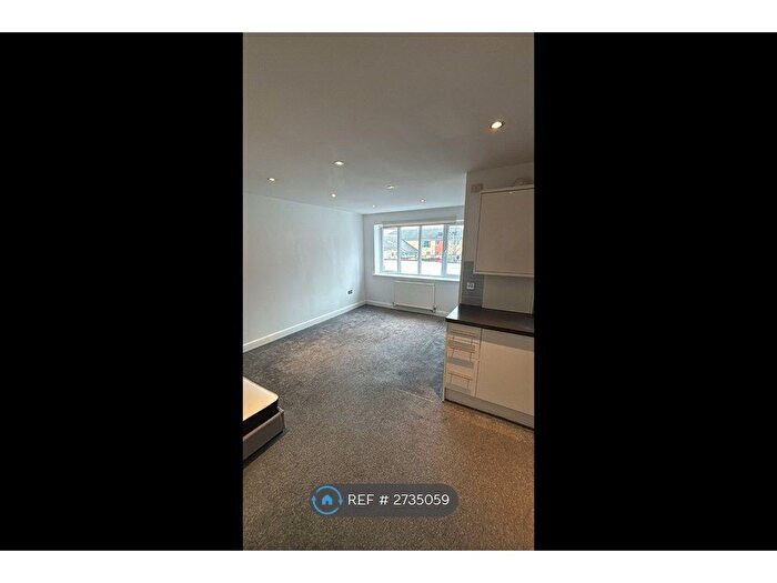 Studio To Rent In The Compasses, Luton, LU1