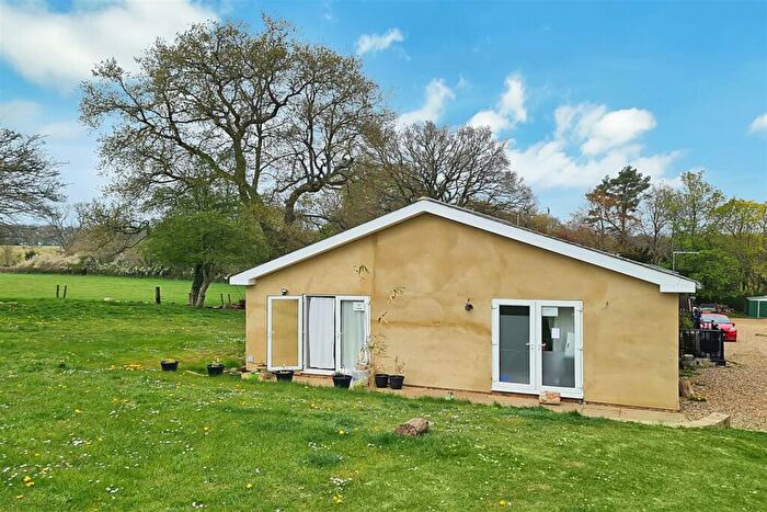 1 Bedroom Flat To Rent In Thornby Lodge, Lee Gate, Great Missenden, HP16