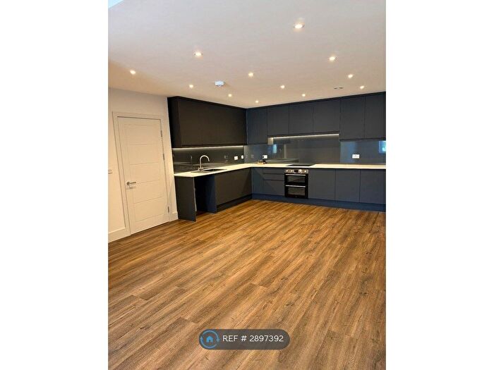 2 Bedroom Flat To Rent In Magpie Hall Road, Chatham, ME4