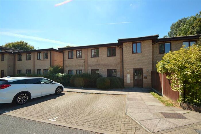 2 Bedroom Flat To Rent In Barr House, Cleeve Way, Roehampton, SW15
