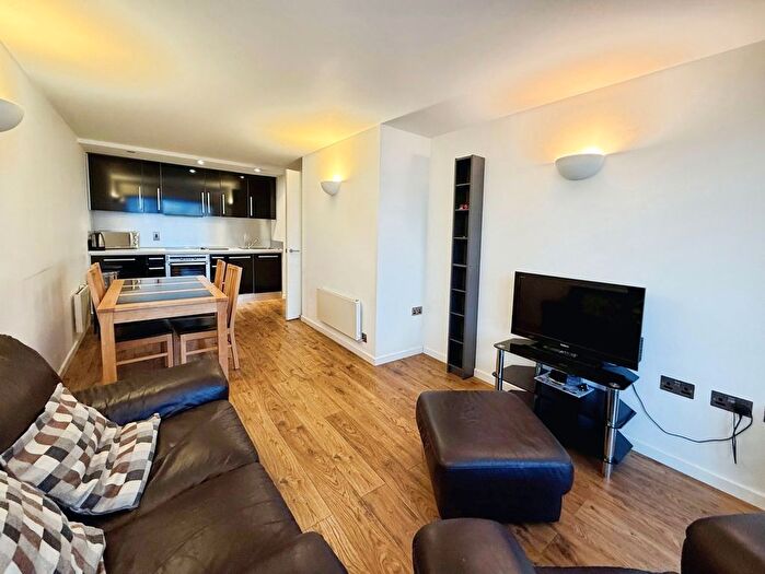 2 Bedroom Flat To Rent In Riverside Way, Leeds, West Yorkshire, LS1