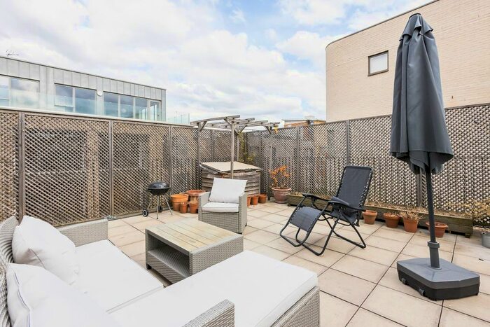 2 Bedroom Flat To Rent In Spurstowe Terrace, Hackney, London, E8