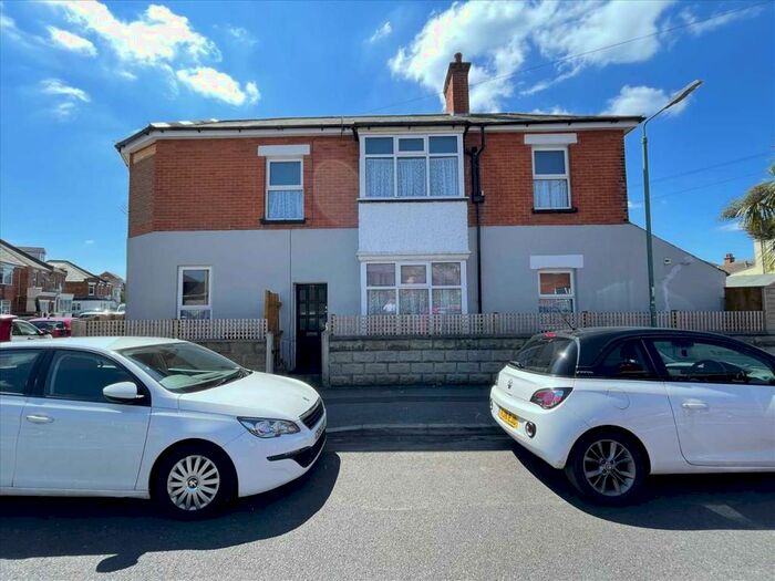 4 Bedroom Semi-Detached House To Rent In Clarence Park Road, Pokesdown, Bournemouth, BH7