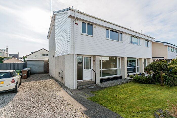 3 Bedroom Villa For Sale In Mcconnell Road, Lochwinnoch, PA12