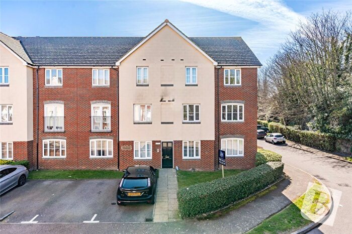 2 Bedroom Flat For Sale In Covesfield, Gravesend, Kent, DA11