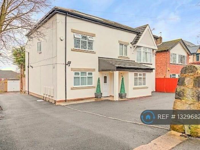 2 Bedroom Flat To Rent In Alwoodley Lane, Leeds, LS17