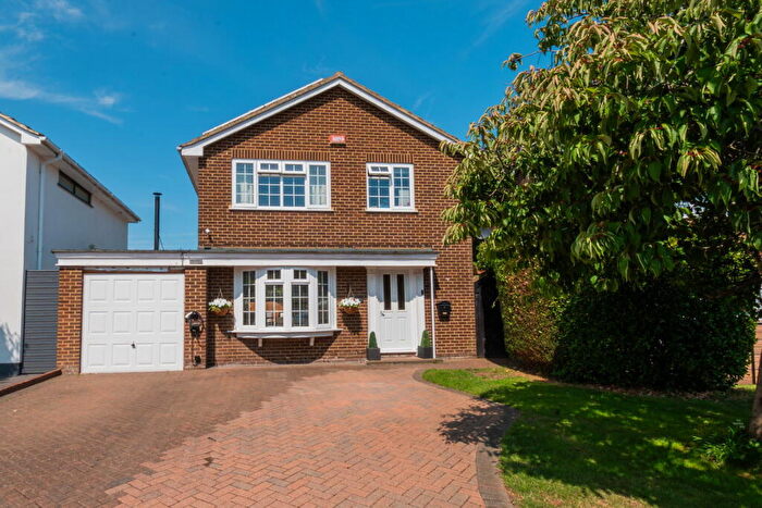 4 Bedroom Detached House For Sale In Laking Avenue, Broadstairs, CT10
