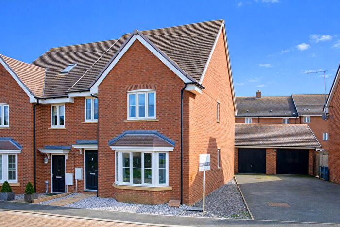 5 Bedroom Semi Detached House For Sale In Trinidad Grove Newton Leys, Milton Keynes, MK3