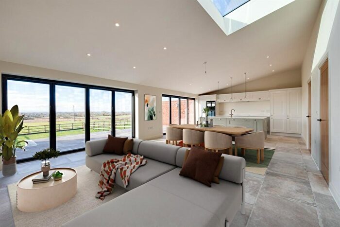 3 Bedroom Mews For Sale In Willington Lane, Willington, Tarporley, CW6