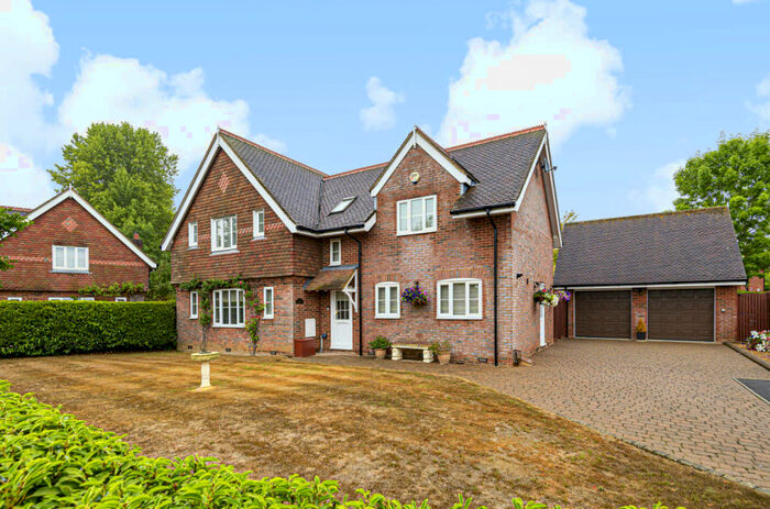 4 Bedroom Detached House For Sale In Martins Rise, Whiteparish, Salisbury, Wiltshire, SP5