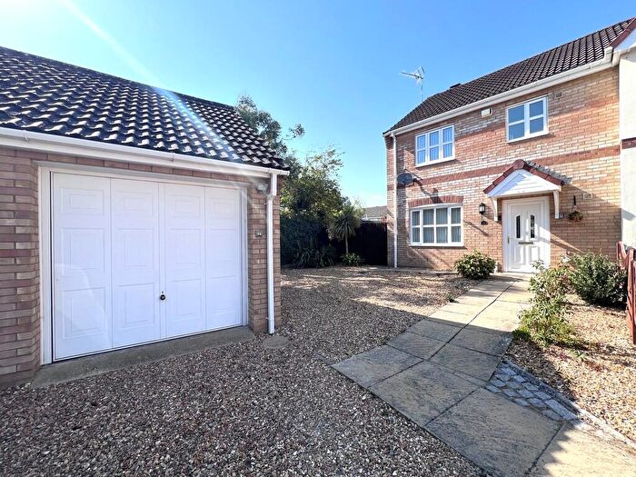 3 Bedroom Semi Detached House For Sale In Hunters Close, Chatteris, Cambs., PE16