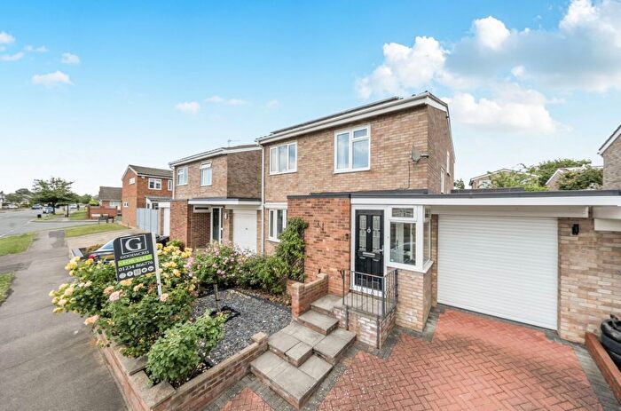 4 Bedroom Link Detached House For Sale In Arundel Drive, Bedford, MK41