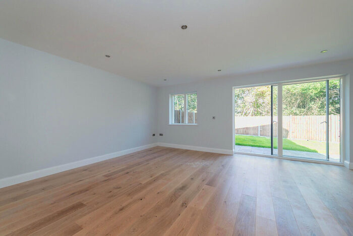 3 Bedroom Semi-Detached House To Rent In The Heights, Charlton, (Jk), SE7