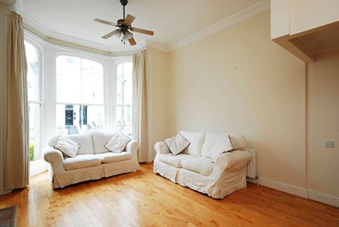 2 Bedroom Flat To Rent In Coleherne Road, Chelsea, London, SW10