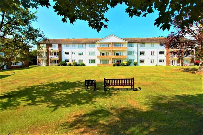 2 Bedroom Flat To Rent In Birkdale, Bexhill-On-Sea, TN39
