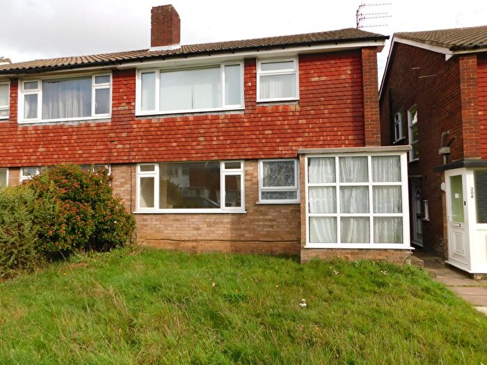 2 Bedroom Maisonette To Rent In Birchen Grove, Luton, LU2