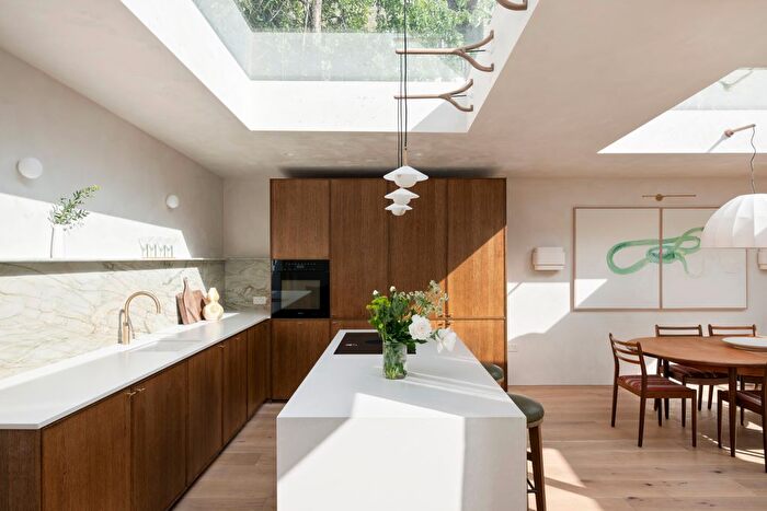 3 Bedroom Property For Sale In Malton Mews, Notting Hill, London, W10