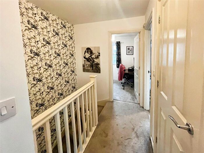 3 Bedroom Semi-Detached House For Sale In Weavers Close, Bulkington, Bedworth, Warwickshire, CV12
