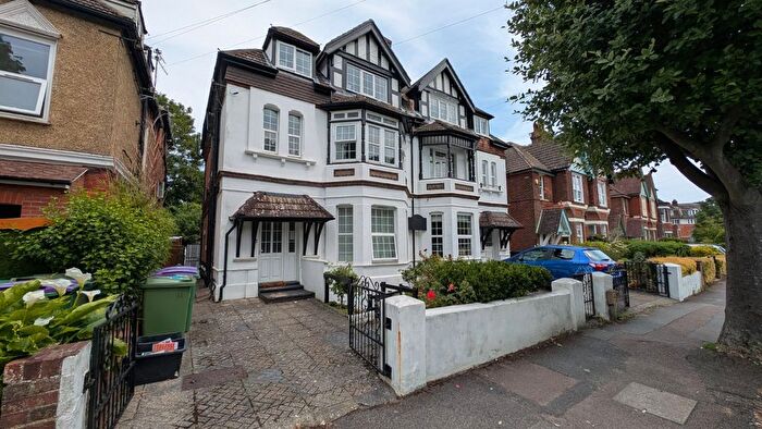 3 Bedroom Flat To Rent In Kingsnorth Gardens, Folkestone, Kent, CT20
