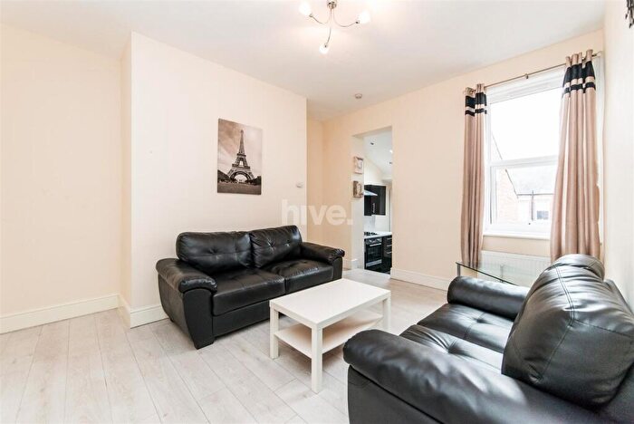 3 Bedroom Flat To Rent In Trewhitt Road, Heaton, Newcastle Upon Tyne, NE6