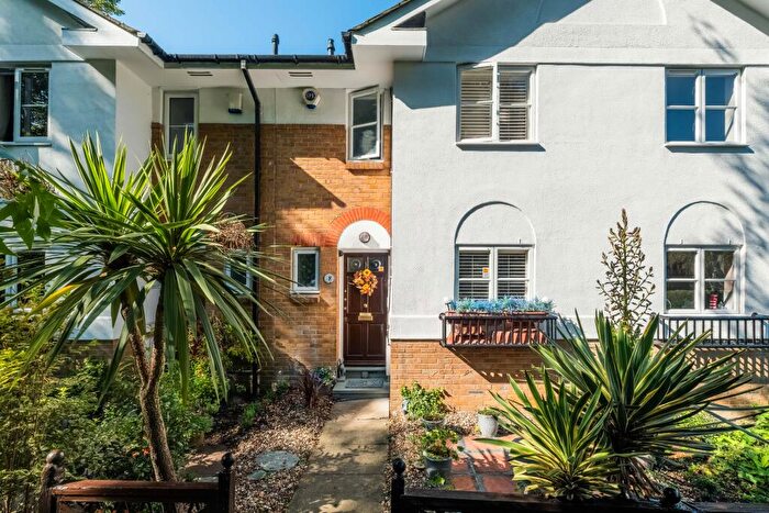 3 Bedroom House For Sale In St. Josephs Vale, London, SE3