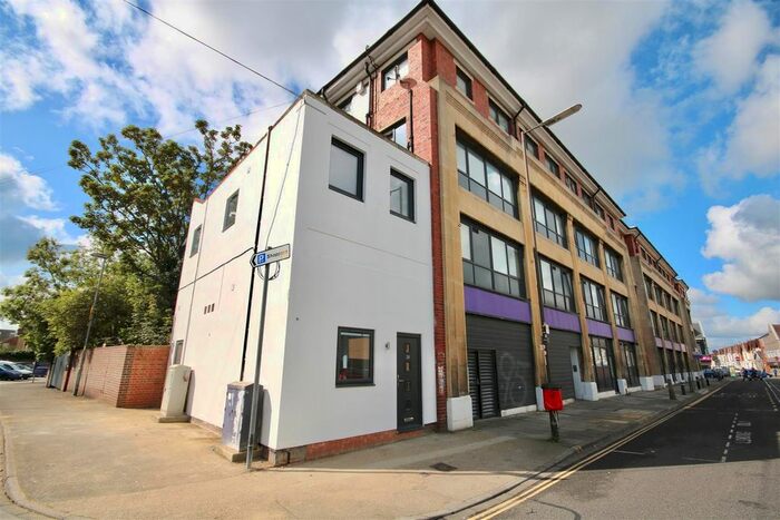 2 Bedroom Semi-Detached House To Rent In London Road, Portsmouth, PO2