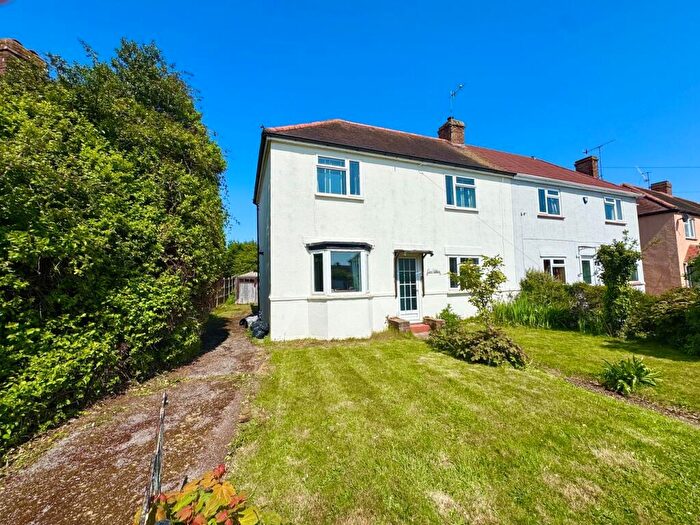 3 Bedroom Semi Detached House For Sale In Lincoln Road, Guildford, GU2