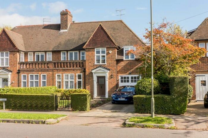 5 Bedroom Semi-Detached House To Rent In Kingsley Way, London, N2