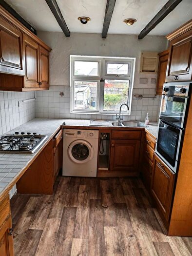 3 Bedroom Semi Detached House To Rent In Stanwell Gardens, Stanwell, TW19