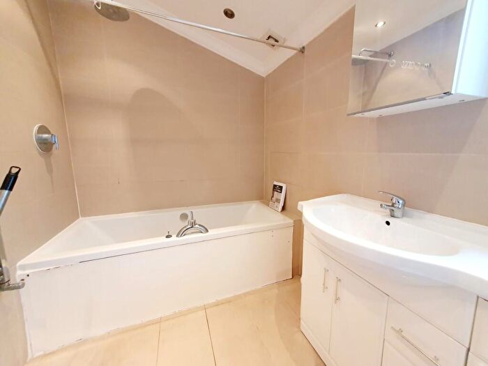 3 Bedroom Flat To Rent In Marquis Road, Wood Green, N22